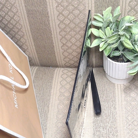 Michael Kors Jet Set Travel Wristlet Clutch in Foil Silver - Picture 12 of 16